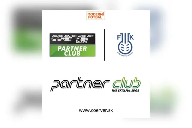 Logá Coerver Coaching Partner Club a znak FK Slovan Duslo Šaľa vedľa seba