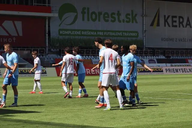 Mužstvo FK Slovan Duslo Šaľa pred domácim zápasom na Štadióne Šaľa